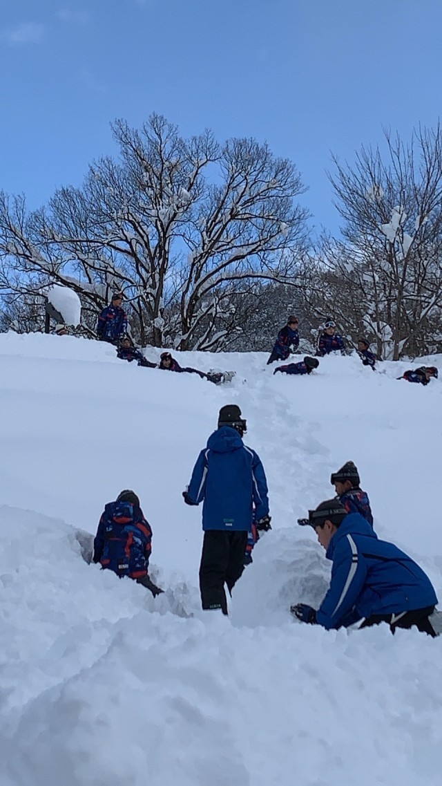 天気もよく、みんなで雪遊びを楽しみました。