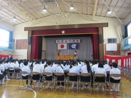 ２