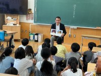 校長先生の読み聞かせに皆夢中!!