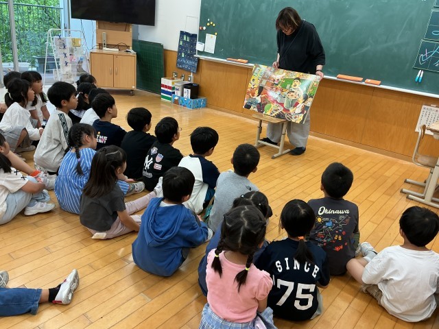 大型絵本も大人気です。