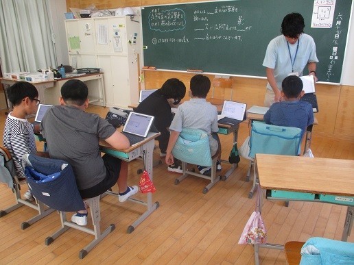 Amazon.co.jp: 小学8年生 2024年 キミだけの自由研究号 [雑誌