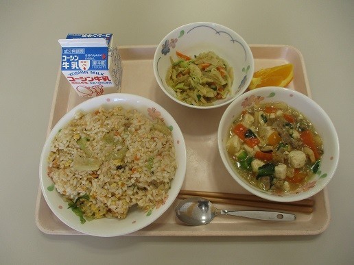 ２／４　給食１.jpg