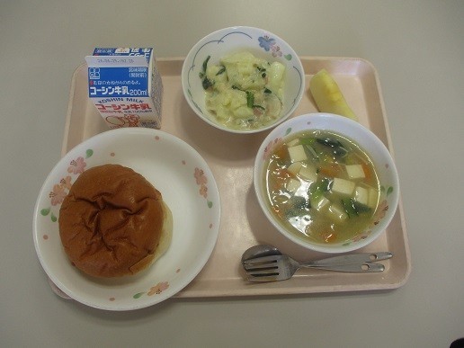 ４／１９給食１.jpg