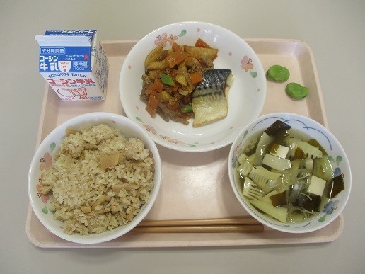 ４／２５給食１.jpg