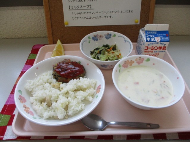 給食の写真