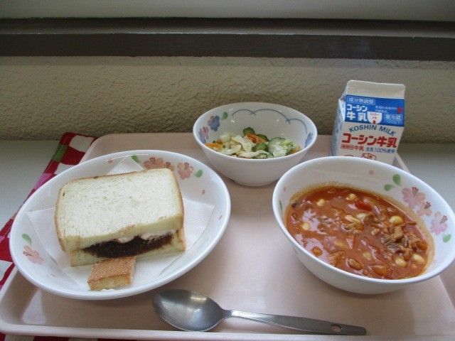 給食の写真