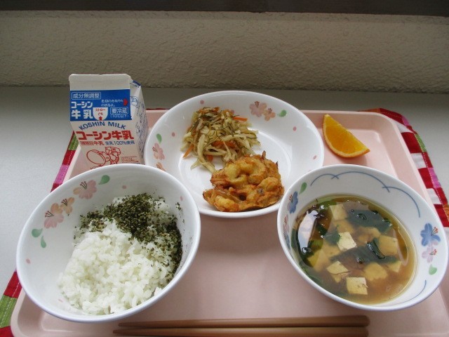 給食の写真
