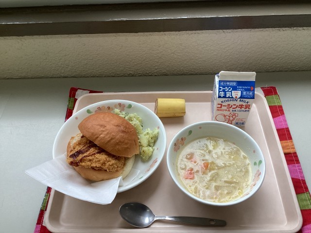 給食の写真