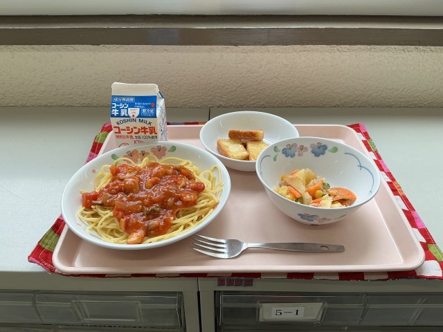 給食の写真