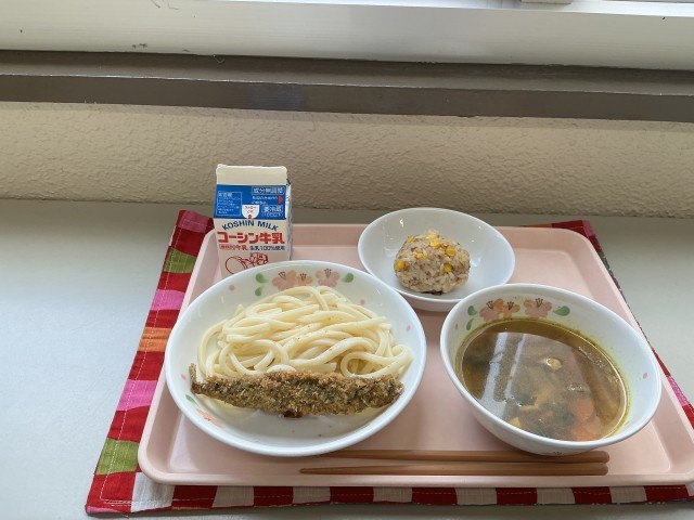 給食の写真