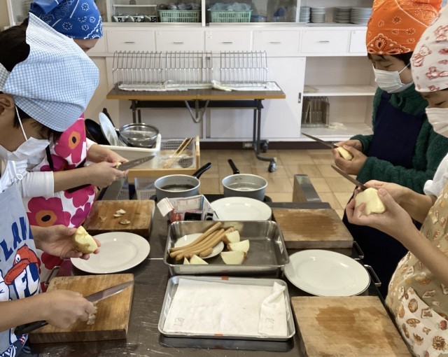 じゃがいもの皮むきに挑戦しました。