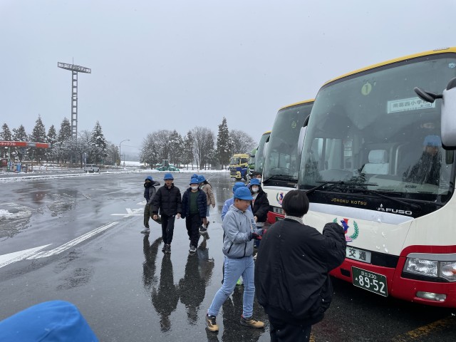 関越トンネルを抜けると、一気に雪景色に