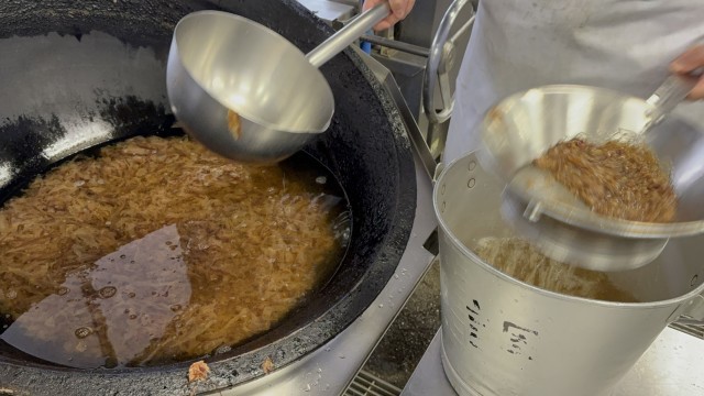 かつお節で出汁をとる