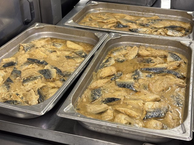 みそたっぷりの調味液で煮込みました。