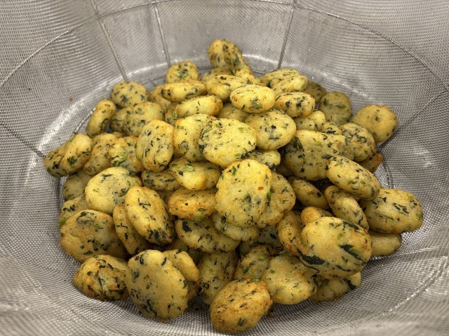 揚がったいももちです。