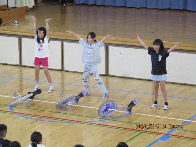 一輪車だけでなく、ダンスも取り入れるパフォーマンスでした。