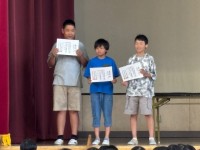 表彰された３名の６年生