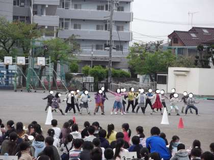 ２年生によるダンス