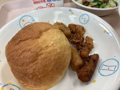 「手づくりツナマヨパン」と「イカのかりんと揚げ」