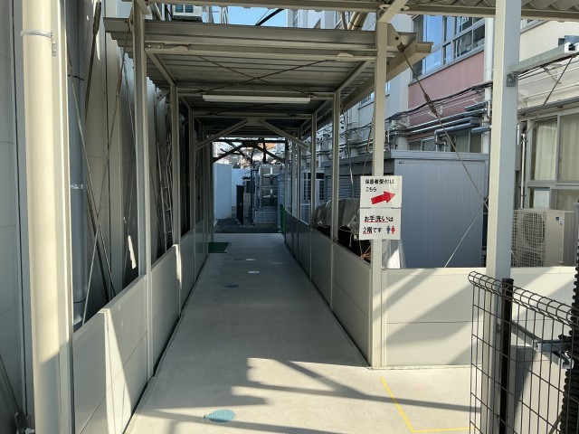 正門から思いで校舎へのルート