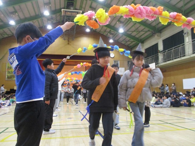 たくさんプレゼントをもらって退場です！