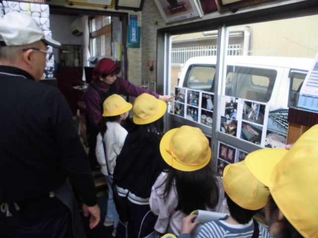 明月あられ本舗にて