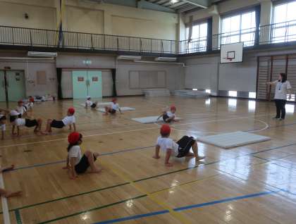小学校体育（運動領域）指導の手引【低学年】 ～楽しく身に付く