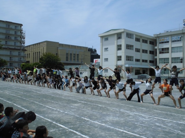 ６年「Break the limit with one team（組体操）」