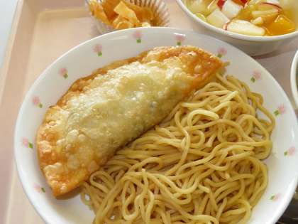 「小松菜ジャンボ餃子」と「蒸し麺」