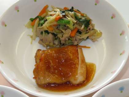 鶏肉のピリ辛焼きと野菜炒め