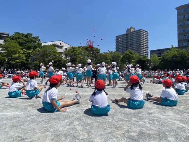 ダンシング玉入れ