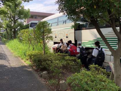 荷物の乗せています