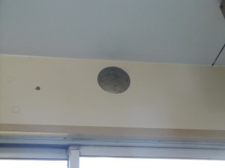工事（壁に穴が開きました）
