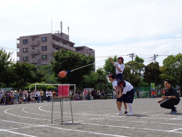 １年学年種目「くるくるカーン！」