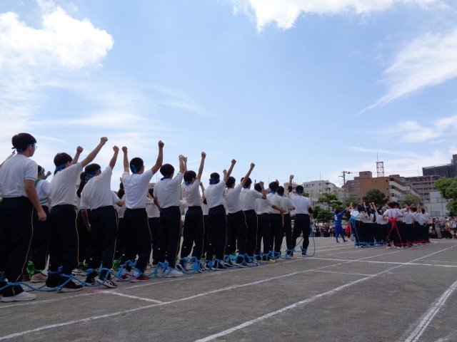 ３年学年種目「大ムカデ」