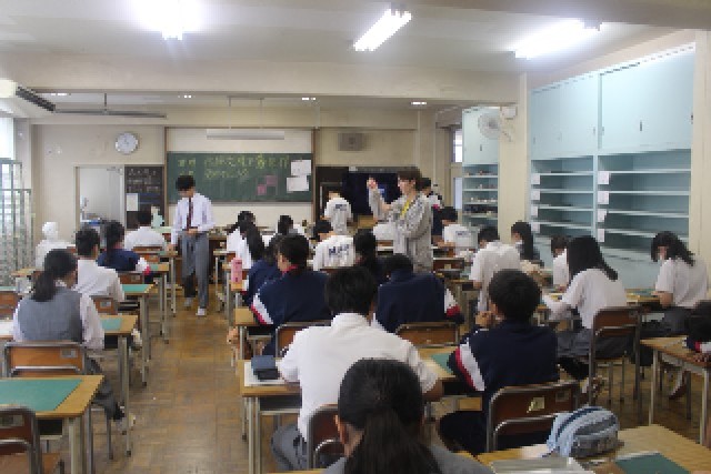 ３組美術の様子