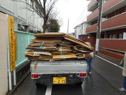 トラックに積みました