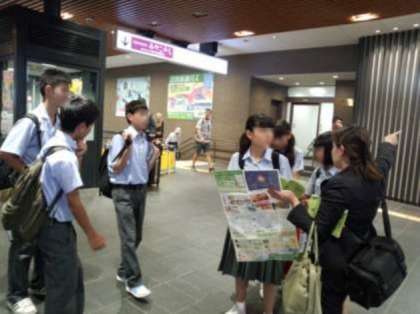 京都駅では地図を広げてコースの確認
