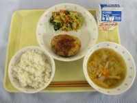 ボリューム満点の給食です。