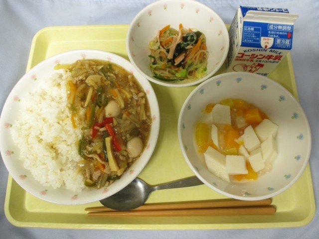 うずらの卵が入っています。