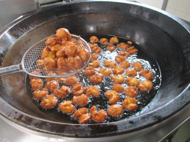 良く膨らんで大きな開口笑になりました。