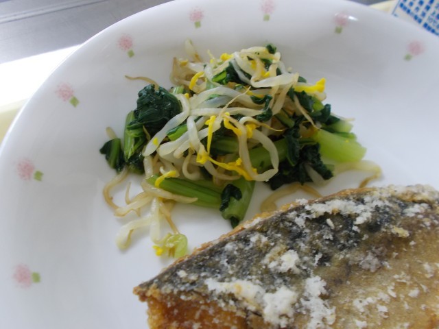 食用の乾燥菊を使用した菊花和え