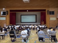第２回進路説明会の様子（２階体育館）