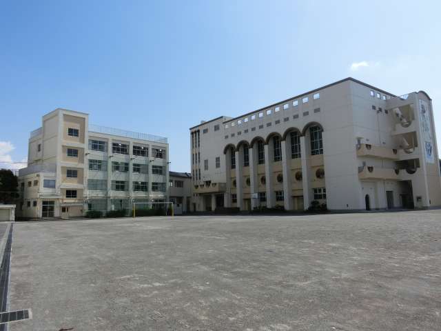 校舎新館・体育館