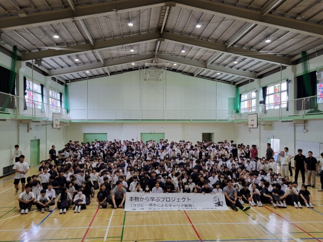 選手と一緒に集合写真