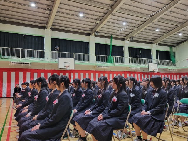 答辞を聞きながら一人一人が回想しています