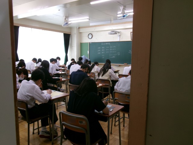 受験を控え、真剣に取り組む３年生