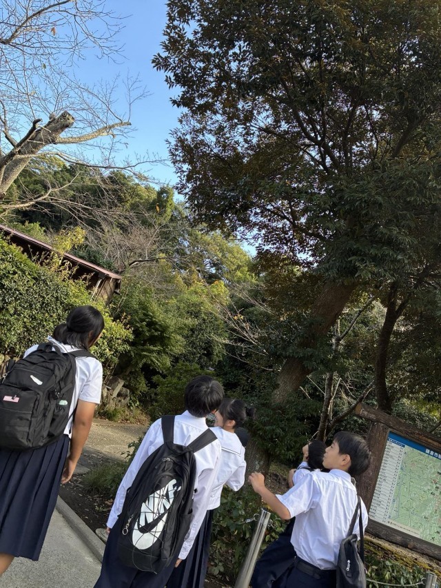 野生のリスを見つけました。西葛西とは違う自然を感じています。